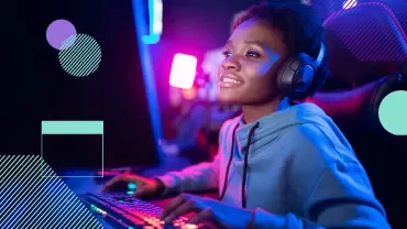 Persona jugando videojuegos en un ambiente iluminado con colores vibrantes.