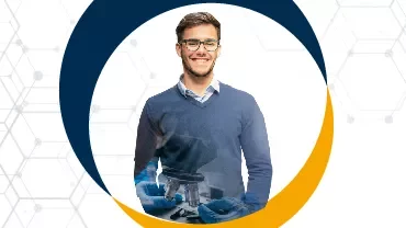 Persona con gafas sonriendo, fondo con motivos geométricos.