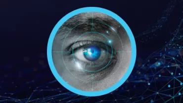 Primer plano de un ojo humano con elementos gráficos digitales.