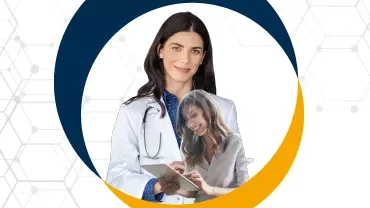 Médico sosteniendo una tablet junto a persona sonriendo.