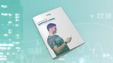 Portada de un informe sobre América Latina, con persona usando un celular.