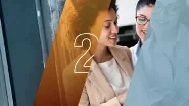 Personas trabajando juntas, sobrepuestas por un número 2.