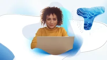 Mujer frente a una computadora con fondo de Talent Trends