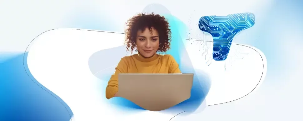 Mujer frente a una computadora con fondo de Talent Trends